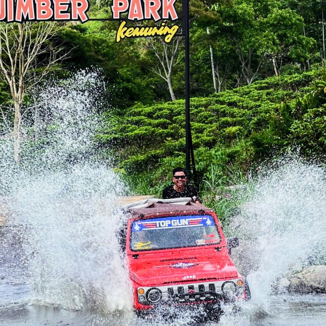 Wisata Jeep Offroad Tawangmangu bersama driver lokal